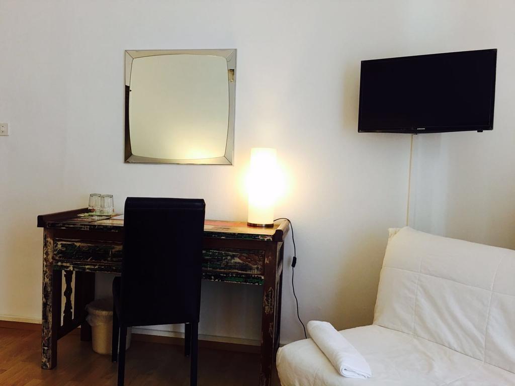 Bottega Del Vino Guesthouse ロカルノ エクステリア 写真